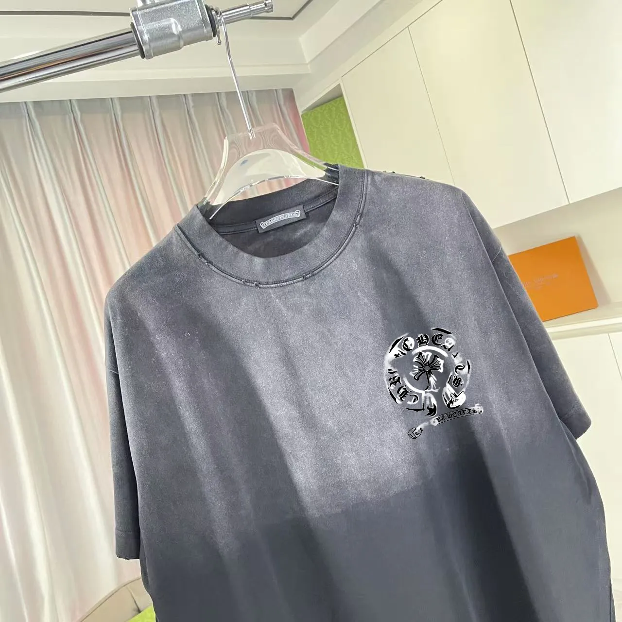 🅿️190 ch Crow* 2025 summer new style, washed, distressed, spray-painted, Sanskrit cross print, short-sleeved T-shirt, customized fabric 320g, same style for men and women, size: S M L XL XXL five sizes, color: black, white, gradient black, gradient red